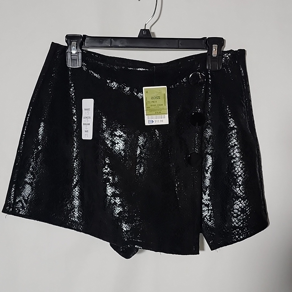 Haute Monde Shiny Black Women's Shorts